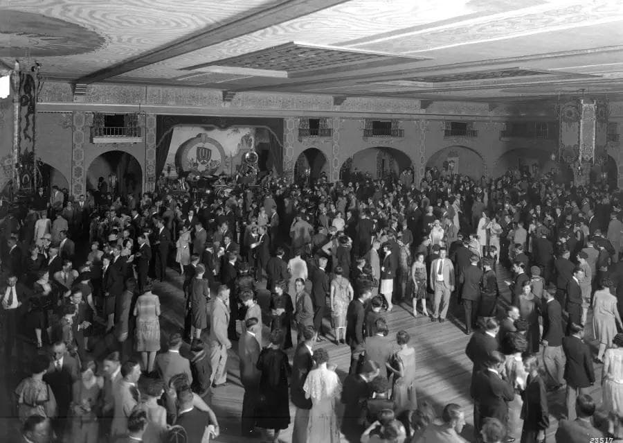 Rainbow Ballroom Historic Crowd